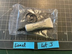 LIONEL Train SMOKE FLUID & 2 Modern Locomotive RUBBER DRIVE TIRES NIP Lot J
