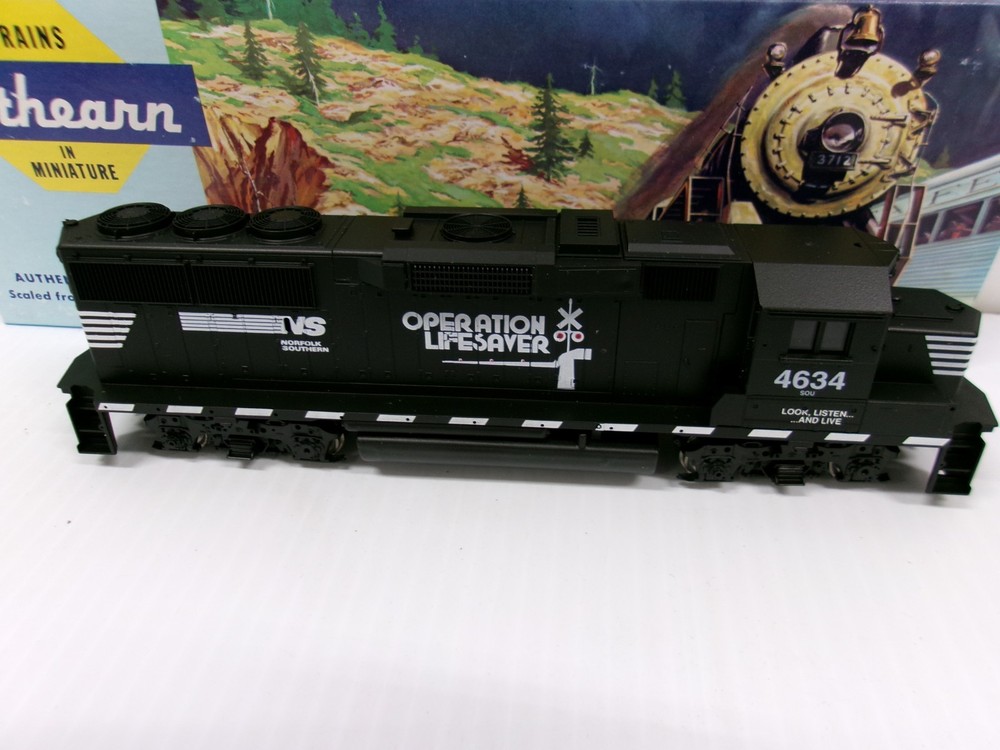 ATHEARN # 4755 ~ NORFOLK SOUTHERN GP60 POWERED LOCOMOTIVE # 4634 ~ HO SCALE