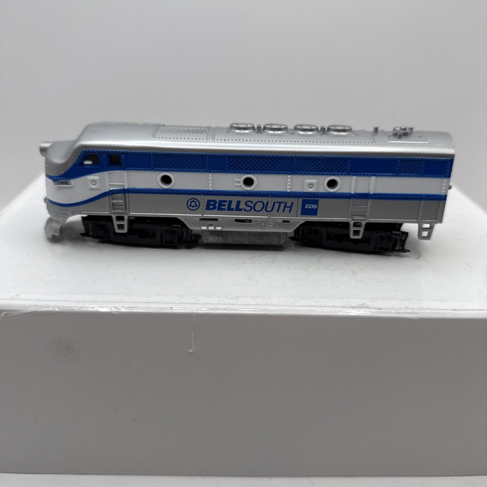 Vintage HO Scale Model Power EMD F7A Diesel Locomotive BellSouth EDS Corporate