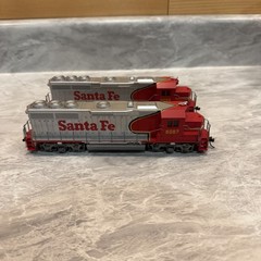 Bachmann #6067 & #6069 HO Gauge EMD GP 40 Diesel Locomotives Santa Fe Untested