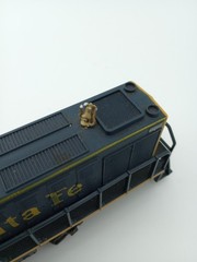 AHM HO Santa Fe 3415 Alco S-2 Diesel Switcher – Runs 30% of the time needs work