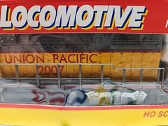 HO Scale GP38 Union Pacific Powered Diesel Loco #2007-Estate Sale-In Box WORKING