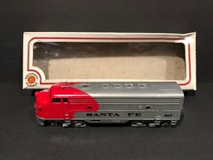 HO Scale Bachmann Santa Fe 307 Powered EMD F9 Diesel Engine in Original Box RARE