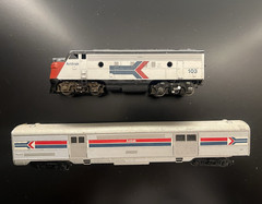 N Scale Amtrak Diesel Locomotive #103 Silver Red Blue Black Analog