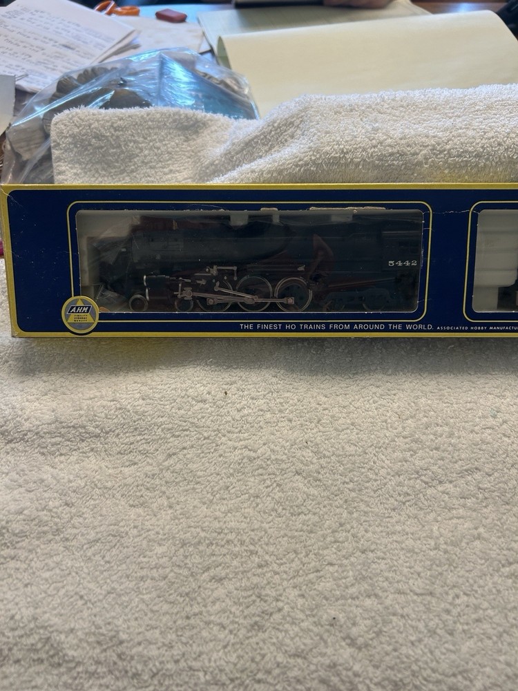 AHM 4-6-4 Hudson NY Central #5442 HO Locomotive And Tender In Original Box