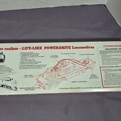 Life-Like HO Deluxe Locomotive #9987 & Caboose #41576 Burlington Northern