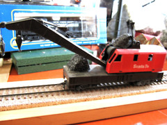 Nice MINT TYCO HO Scale Santa Fe Track Crane Car, 12 Wheels, 2 Hooks, 6 Cables