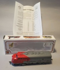 Bachmann HO Train Santa Fe #307 EMD F9 Powered Diesel Locomotive ~ lot t1086