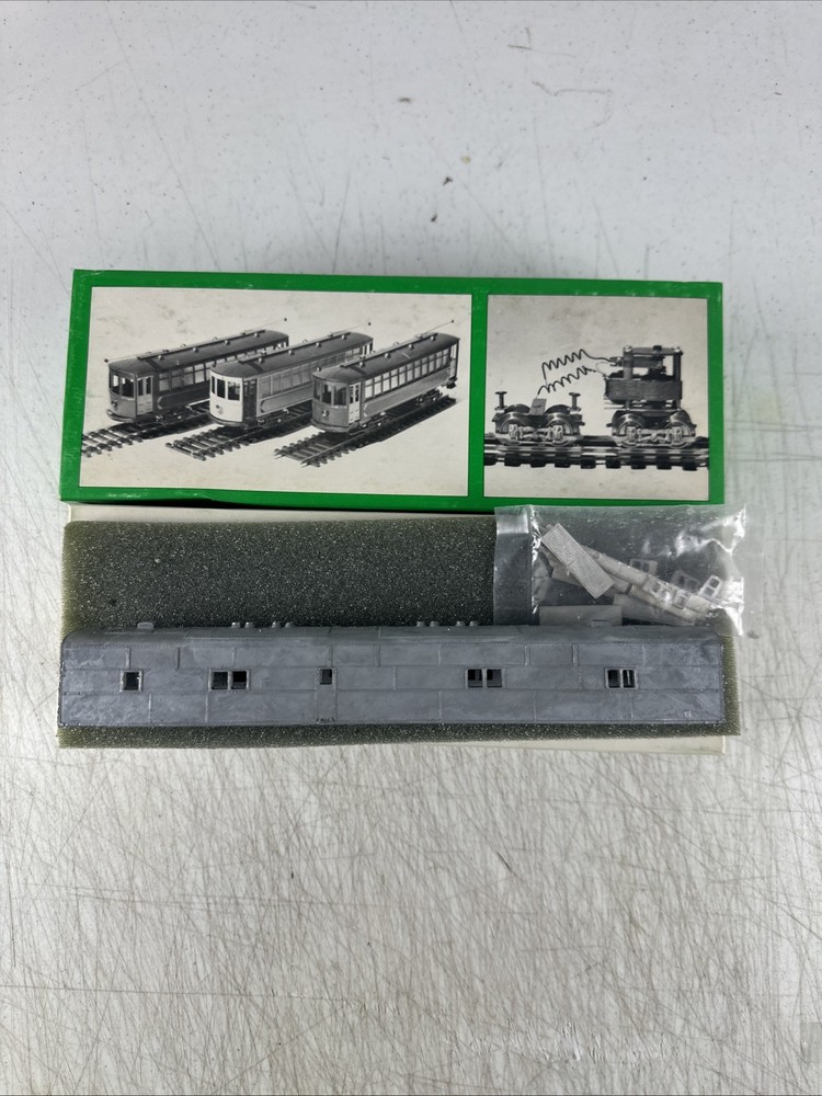 NOS HO Scale Bowser Cary Locomotive Works Diesel Body Shell E B-Unit #13-9