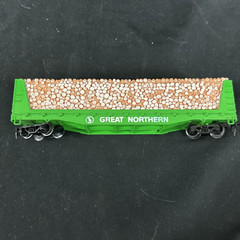 AHM Chesapeake & Ohio Locomotive #1845 HO, Penn Salt Tank, Great Northern Log Ca
