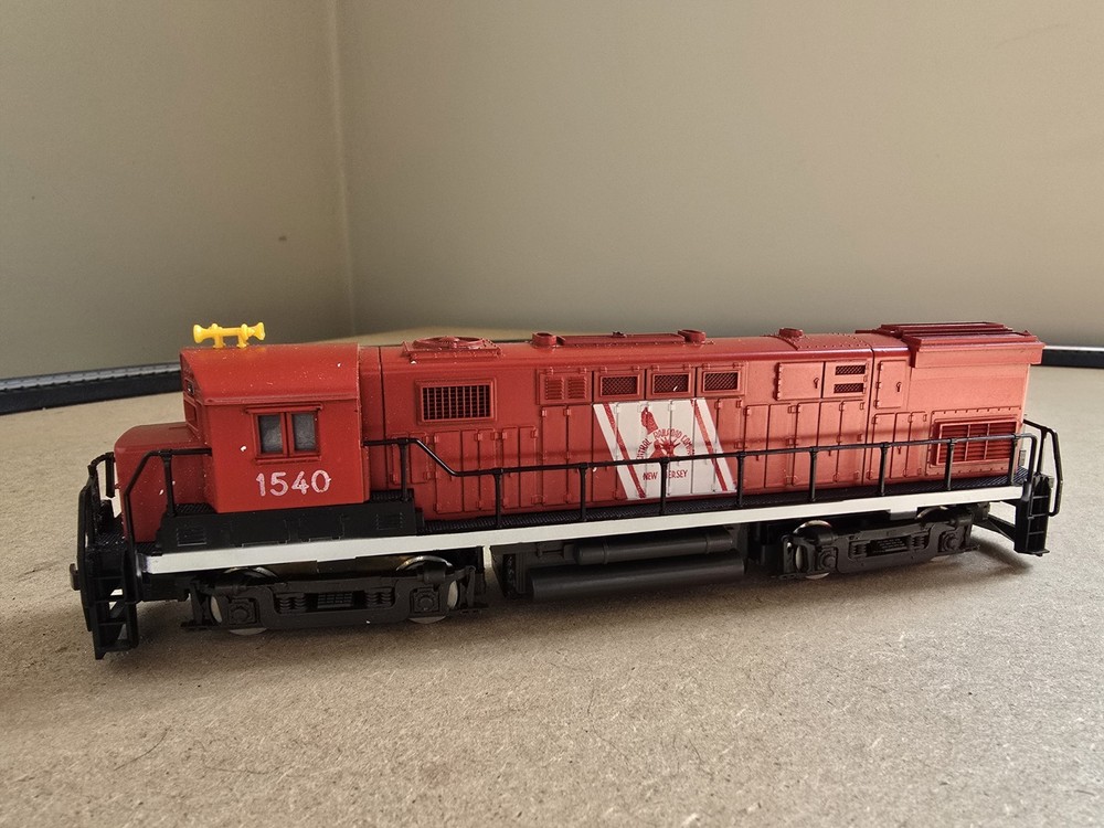 AHM/Roco Central New Jersey Alco Century 424 Diesel Locomotive CNJ 1540 HO