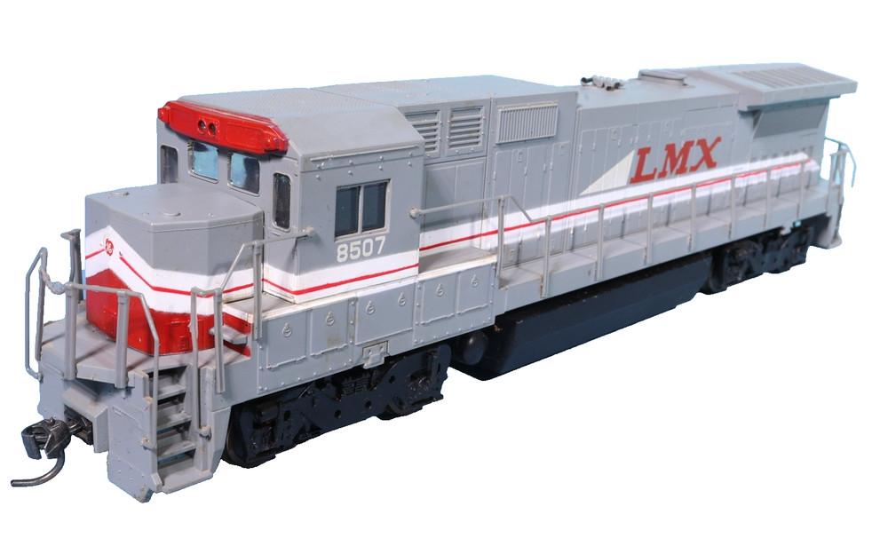 Walthers HO LMX Locomotive Management Services Dash B39-8E Diesel Engine 8507
