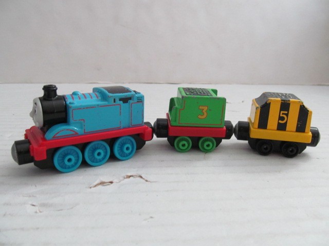 Mattel Thomas and Friends 3-Piece Magnetic Train 2013