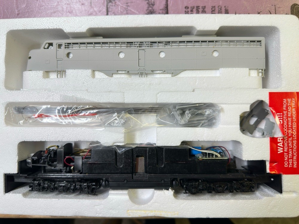 HO Scale Proto 2000 8129 Undecorated E8/9 Diesel Locomotive. New In Open Box.
