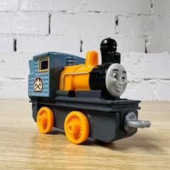 Dash – Thomas The Tank Engine & Friends Adventures Metal Push Along Trains