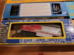 AHM Santa Fe Diesel HO Set Cattle Car Tank Car Caboose Track Pwr Pack Untested