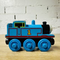 Thomas 2002 – Thomas the Tank Engine & Friends Wooden Railway Magnet Trains