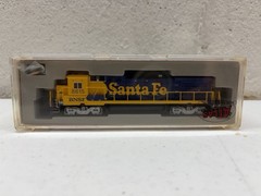 N Atlas 48732 BNSF Santa Fe “Patch Job” GE Dash 8-40B Diesel #8615 – DCC Ready