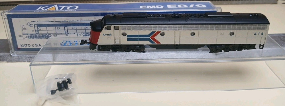 N-Scale KATO EMD E8/9 A Unit (Passenger Pilot) engine/locomotive Amtrak #414