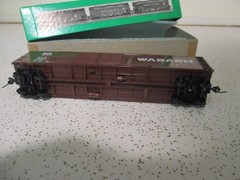 HO Bowser 50′ round roof boxcar Wabash 55406 double door