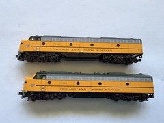 🚂 KATO N SCALE CHICAGO & NORTHWESTERN CNW EMD E8 DIESEL LOCO PAIR 5021A 5021B