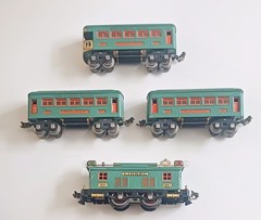 LIONEL PREWAR O GAUGE # 253 ELECTRIC ENGINE W/3 PASSANGERS CARS 607 (2 ) 608 (1)