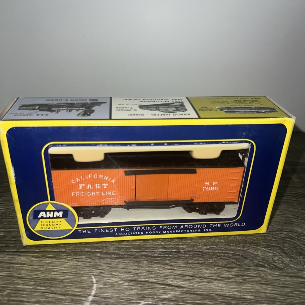 AHM HO Scale Old-Time Box Car – California Freight Line – 6241 – Italy – NEW