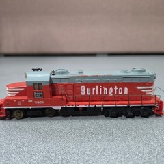 Mantua Tyco GP20 Diesel Locomotive Burlington Route 5628 HO Scale Red Good