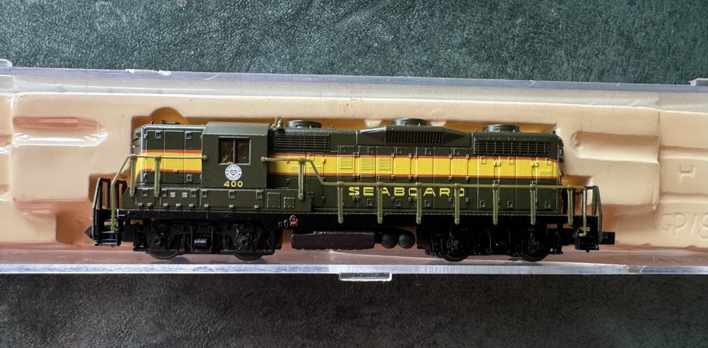 Life-Like N Scale GP18 Diesel Locomotive SAL Seaboard Air Line #400