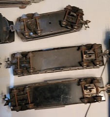 MARX Lionel Engine #1110 w/ 3 Freight Cars & Caboose; VTG; All Tin; See Desc.;