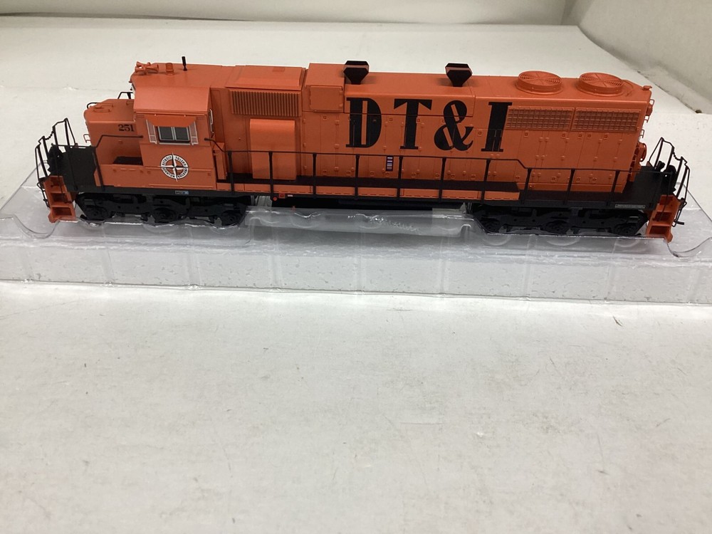Athearn #88648 HO scale “DT&I” SD38 DCC & SOUND READY Rd.#251