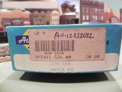 HO ENGINE LOCOMOTIVE SANTA FE GP9 KNUCKLE COUPLERS ATHEARN