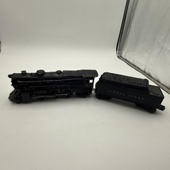 LIONEL POSTWAR 2-6-2 DIECAST STEAM LOCOMOTIVE #2025 + TENDER #6466T