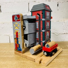 Sodor Paint Company Factory – Thomas The Tank & Friends Wooden Railway Trains