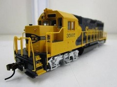 Excellent condition DCC on board Bachmann HO scale EMD GP-40 Santa Fe #3507