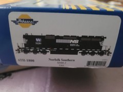 Athearn HO-Scale Norfolk Southern SD40-2 Locomotive 3261