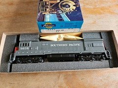 Athearn 3503 HO Powered Locomotive Southern Pacific 8634 NEW IN BOX no Rails