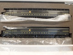 BROADWAY LIMITED 2092 H.O. PENNSYLVANIA BLW CENTIPEDE PAIR PRR NO’s 5818+5830