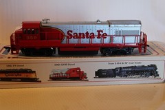 HO Scale Bachmann, GE U-36B Diesel Locomotive Santa Fe, Red War Bonnet #350