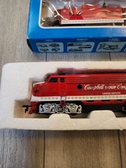 LIFE-LIKE HO SCALE 1982 CAMPBELL SOUP F7 DIESEL LOCOMOTIVE AND CABOOSE NEW NWOB