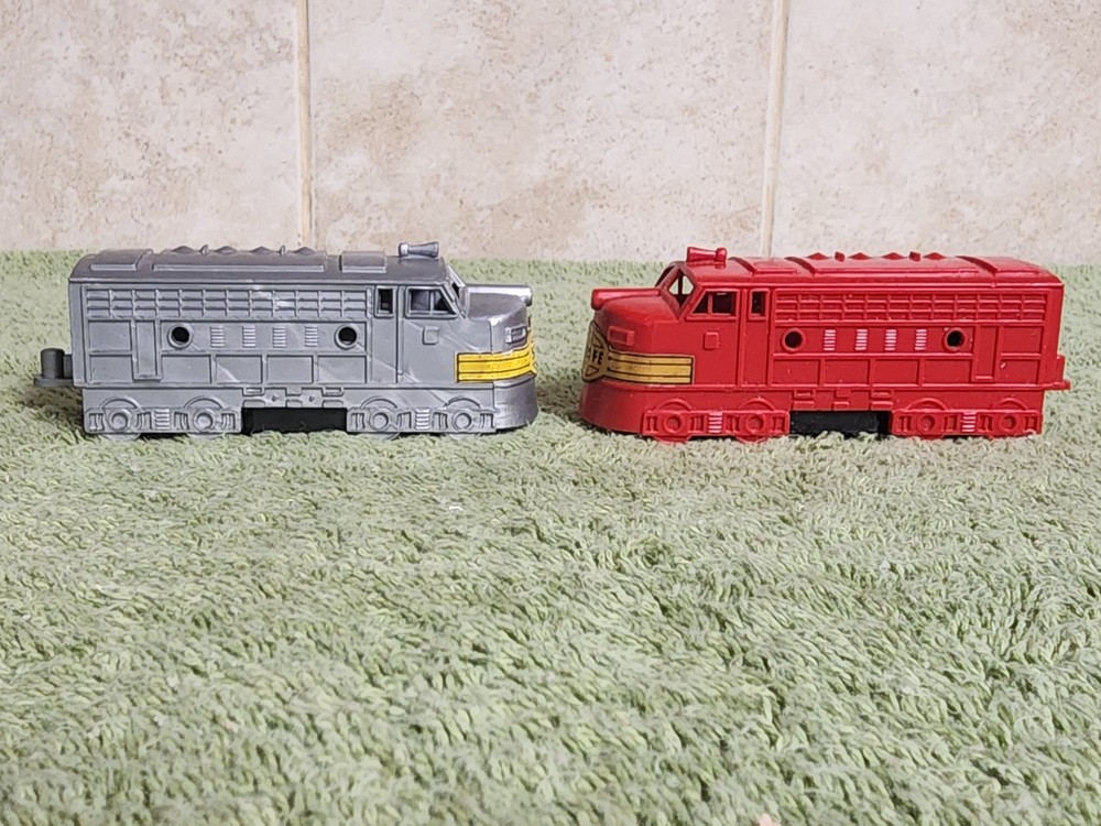 2 Vintage 3″ Santa Fe Locomotives ( Both Tested And Run On Ho Scale Track