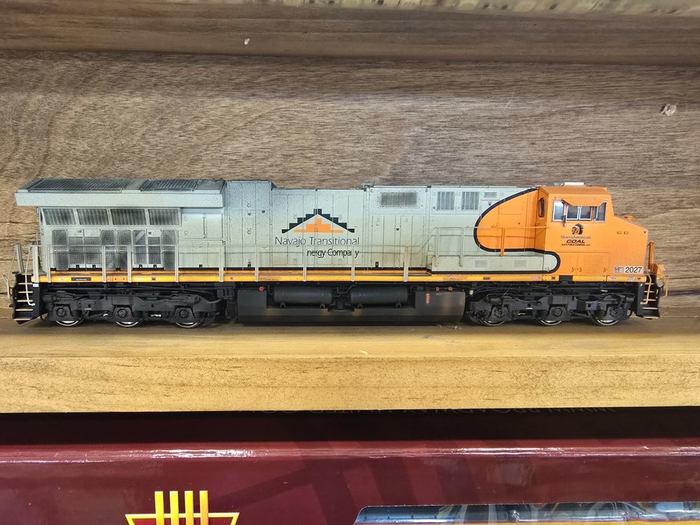 Scaletrains Navajo Mines pair weathered w DCC loksound. warbonnet atsf ns bnsf