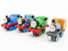 LOT of 30+ Gullane Thomas and Friends Unpowered Locomotives and Cars