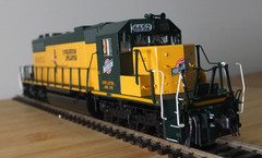Kato 37-6521 HO gauge EMD SD38-2 diesel loco Chicago & North Western Op Lifesave