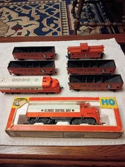 illinois central ho scale locomotives and caboose and other ho parts