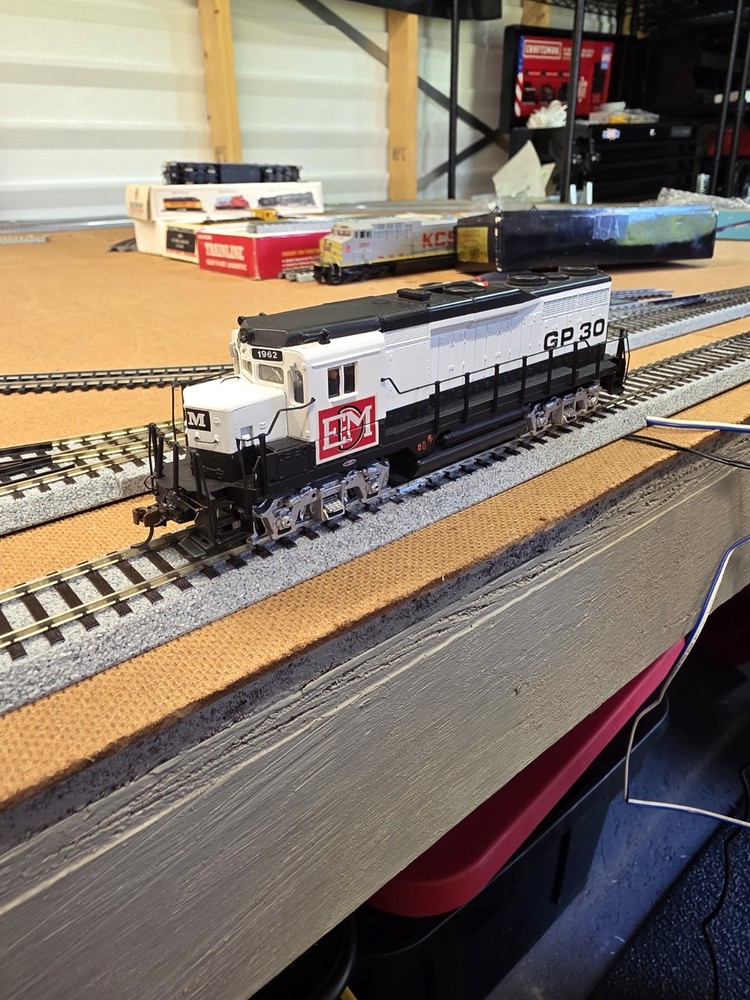 Bachmann Spectrum HO EMD GP30 General Mills #1962 Diesel Locomotive DC Analog