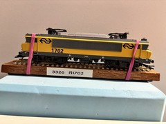 Märklin HO N 1702 3326 Electric Locomotive Analogue AC 3-Rail Yellow/Grey
