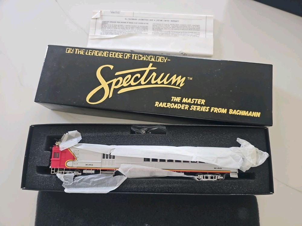 Backmann Spectrum #81410 HO EMC Gas Electric Santa Fe War Bonnet Locomotive. C8