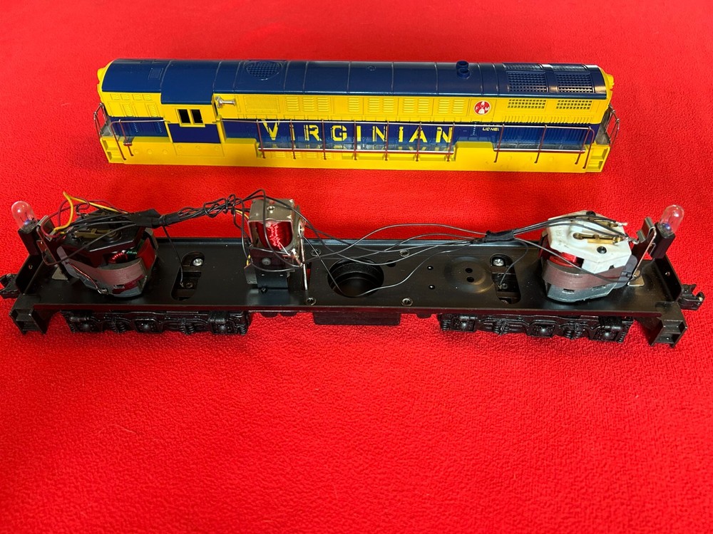 LIONEL MPC BLUE/YELLOW VIRGINIAN 6-8905 FAIRBANKS MORSE TRAINMASTER C8