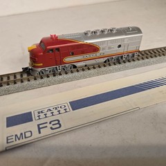 Kato 176-189 N Scale Santa Fe Warbonnet EMD F3A Loco. Runs.